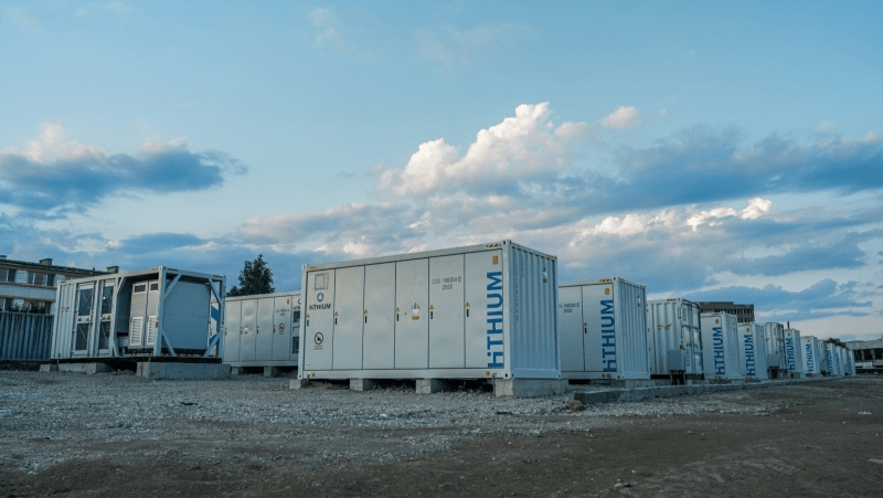 Grid-scale battery storage containers under open sky